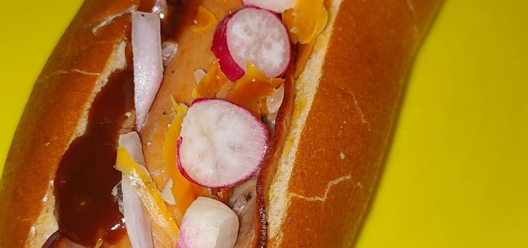 Cochonnaille en brioche et son lard, échalotes, radis, mimolette extra-vieille 21 mois