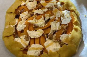 Tarte rustique potimarron chèvre miel et noix