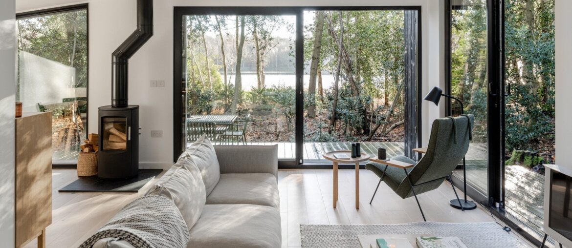 Cabin surrounded with views on the shores of Fritton Lake, Norfolk, eastern England [2048x1365]