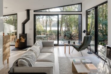 Cabin surrounded with views on the shores of Fritton Lake, Norfolk, eastern England [2048x1365]