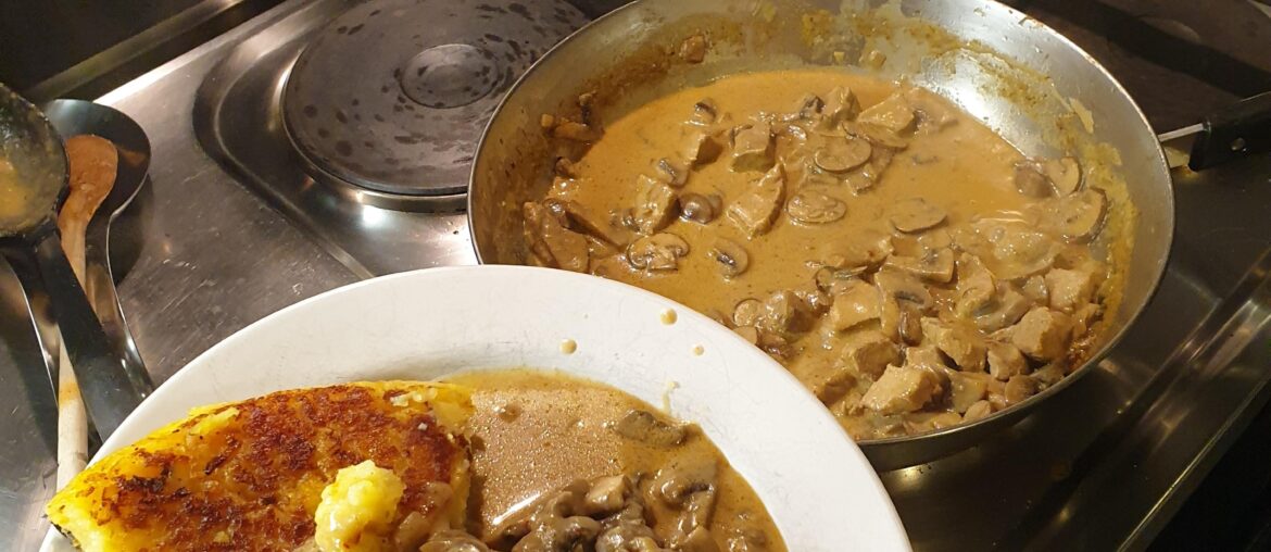 Émincé de veau à la zurichoise avec des roestis :)