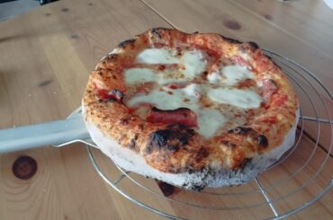 Puisque les pizzas ont l'air de plaire, voici la mienne, au saucisson italien.