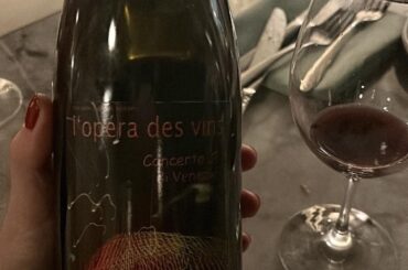 *sip* *cheeseburger bite* *sip*