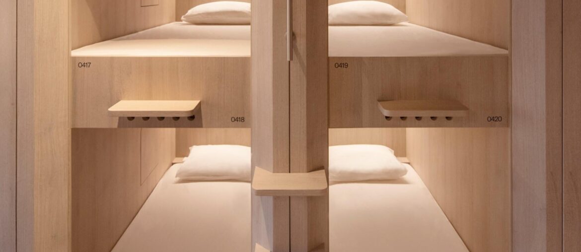 Singaporean capsule room with four pods influenced by the Japanese Zen [2000x2181]