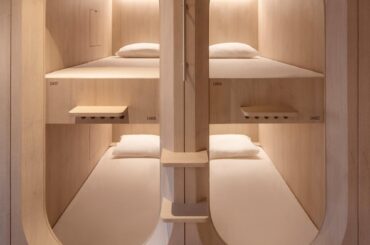 Singaporean capsule room with four pods influenced by the Japanese Zen [2000x2181]