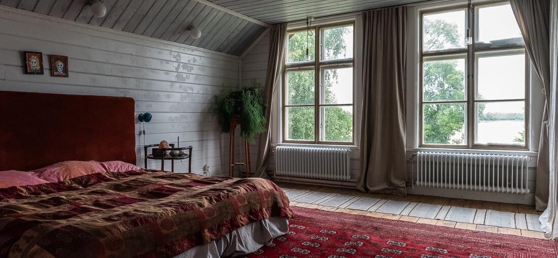 Cozy and simple bedroom [1100x734]