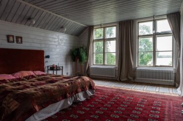 Cozy and simple bedroom [1100x734]