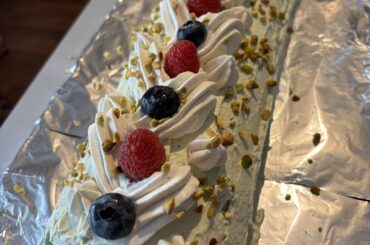 Génoise roulée framboise pistache