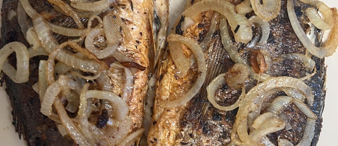 Daurade poêlée à servir avec du riz et des lentilles ✌🏾