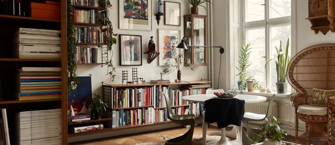 Living room in an 1881 apartment with preserved original details in Södermalm, central Stockholm, Sweden [1500x1126]