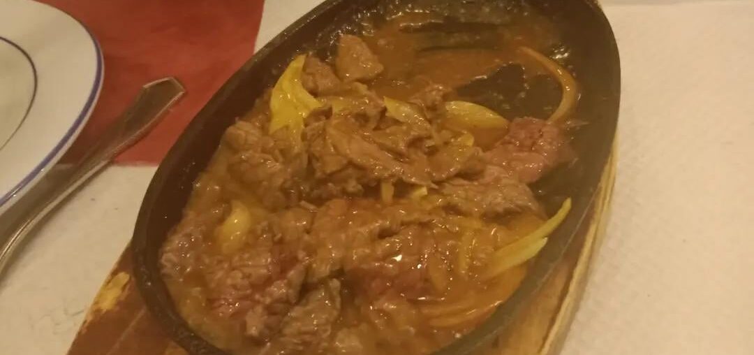 Poulet champi bambou et bœuf saté aux oignons