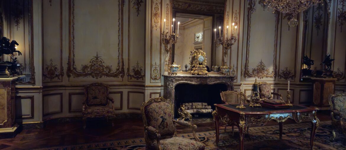 Hôtel de Varengeville- A room from 217 Boulevard Saint-Germain in Paris, now installed as a period room in the Metropolitan Museum of Art in New York. (ca. 1736-52)[8160x3768]