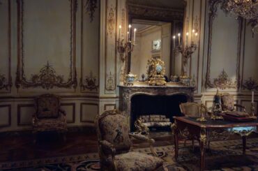 Hôtel de Varengeville- A room from 217 Boulevard Saint-Germain in Paris, now installed as a period room in the Metropolitan Museum of Art in New York. (ca. 1736-52)[8160x3768]