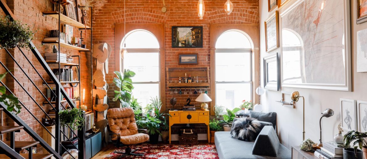 Exposed brick loft apartment with arched windows in Williamsburg, Brooklyn, New York City [5017x3344]