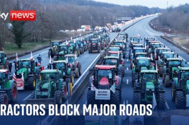 Paris: Hundreds of tractors chug towards French capital as farmers protest