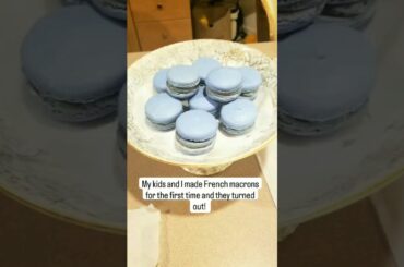 French Macarons with natural food coloring (Blue spirulina) #frenchmacarons #frenchcooking #baking