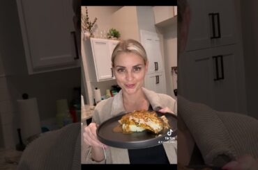 If you like French Onion soup- this is for YOU! #explore #frenchonionsoup  #fyp #cookwithcourt