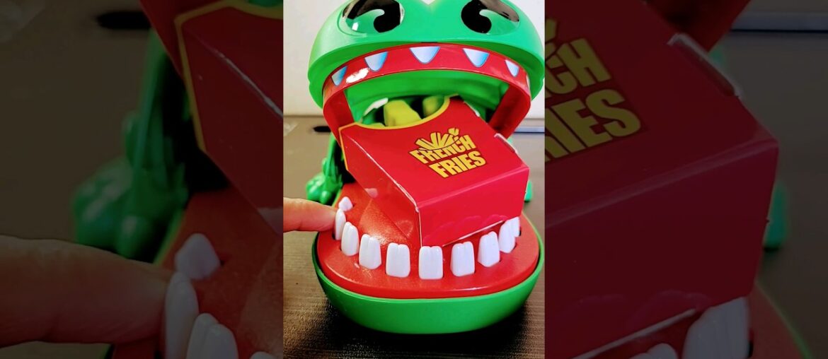 this croc loves french fries #asmr #satisfying #crocodille