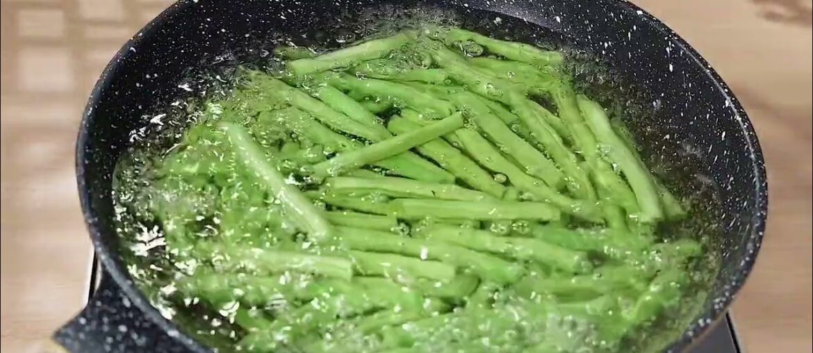 Stir-fried French Beans. When you don’t know what to eat every day, try this Stir-fried Green Beans
