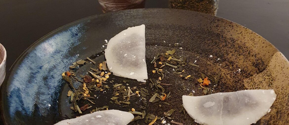 Yatsuhashi fourré au tsubu-an