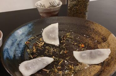 Yatsuhashi fourré au tsubu-an