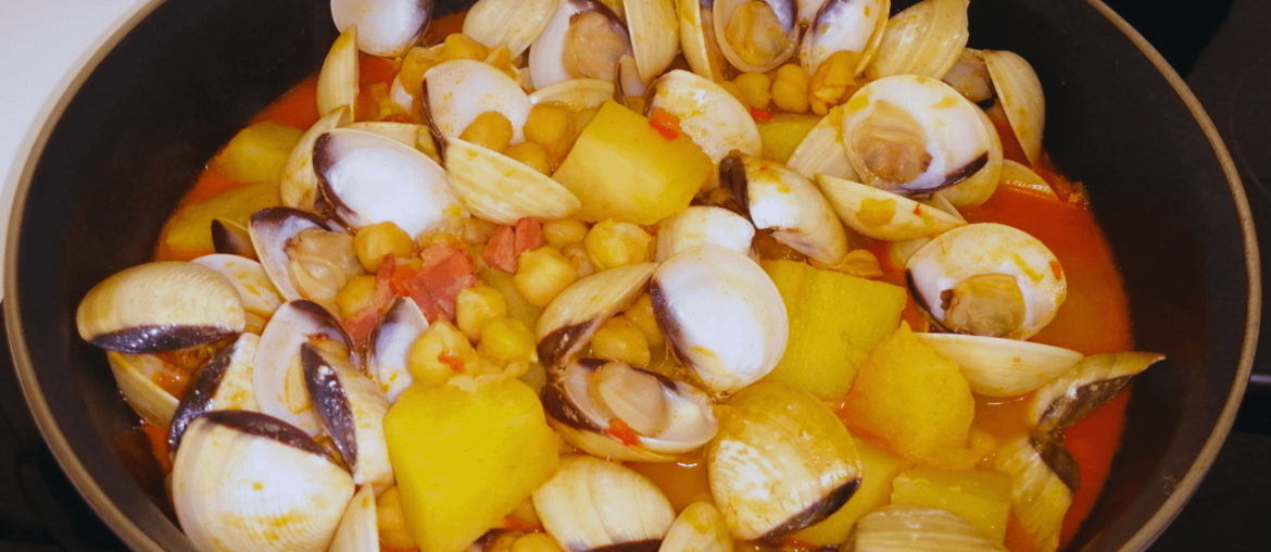Clams with Bacon, Chickpeas and Potatoes Stew