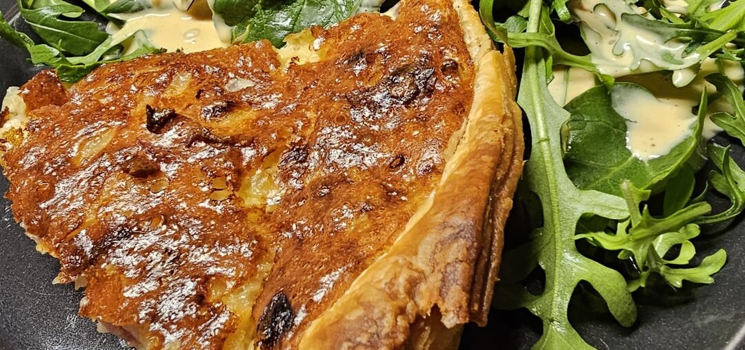 Variation of a typical Northern Swiss onion and cheese cake, including ready-made fondue cheese and lots of freshly grated nutmeg (see gallery), served with fresh Mediterranean loose leaf lettuce