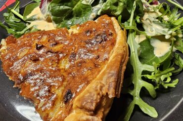 Variation of a typical Northern Swiss onion and cheese cake, including ready-made fondue cheese and lots of freshly grated nutmeg (see gallery), served with fresh Mediterranean loose leaf lettuce