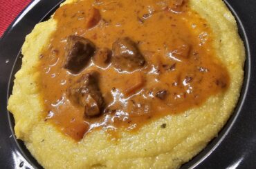 We prefer our polenta a little more on the creamy side and à la ragout. The Paiolo is an indispensable aid for hours of stirring!