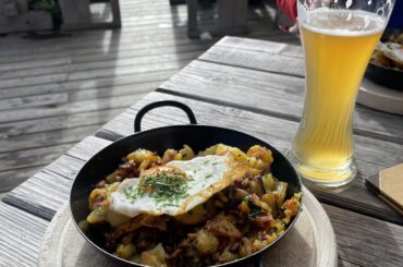 Hüttenrösti and Hefeweizen in the Alps