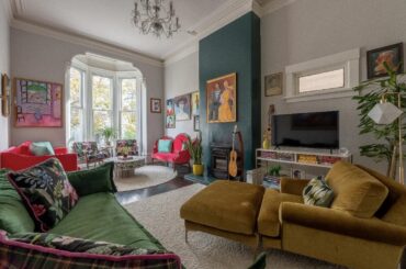 Tall living room with a bay window in a one-bedroom 1000-square-foot apartment, Mission District, San Francisco, California [2190x1470]