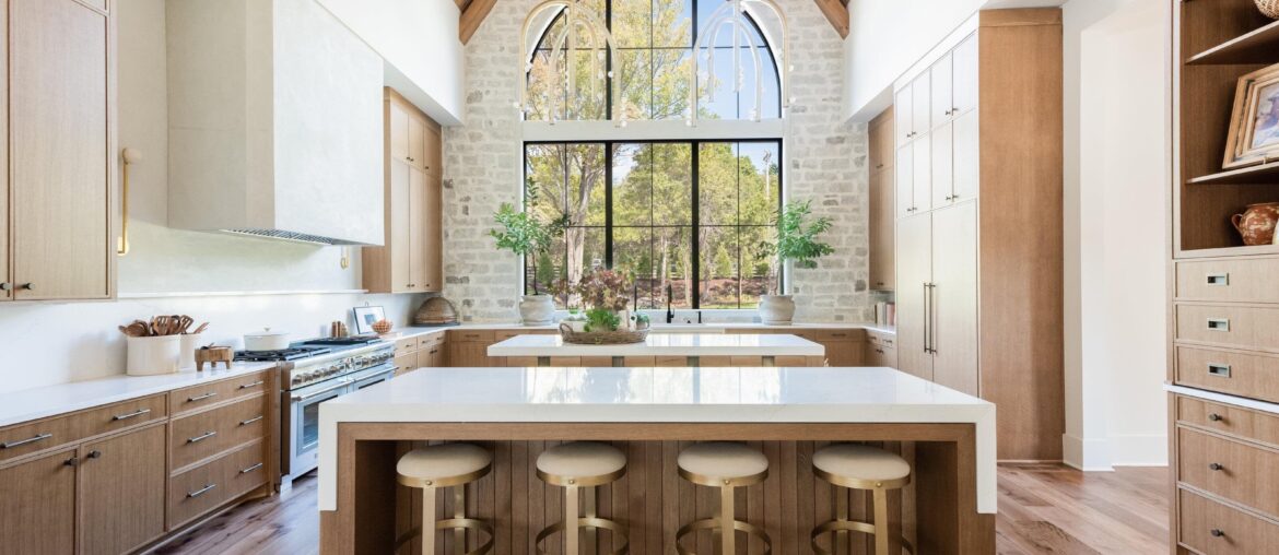 Tall and spacious kitchen with a cathedral ceiling in a Nashville home, Tennessee [3200x2136]