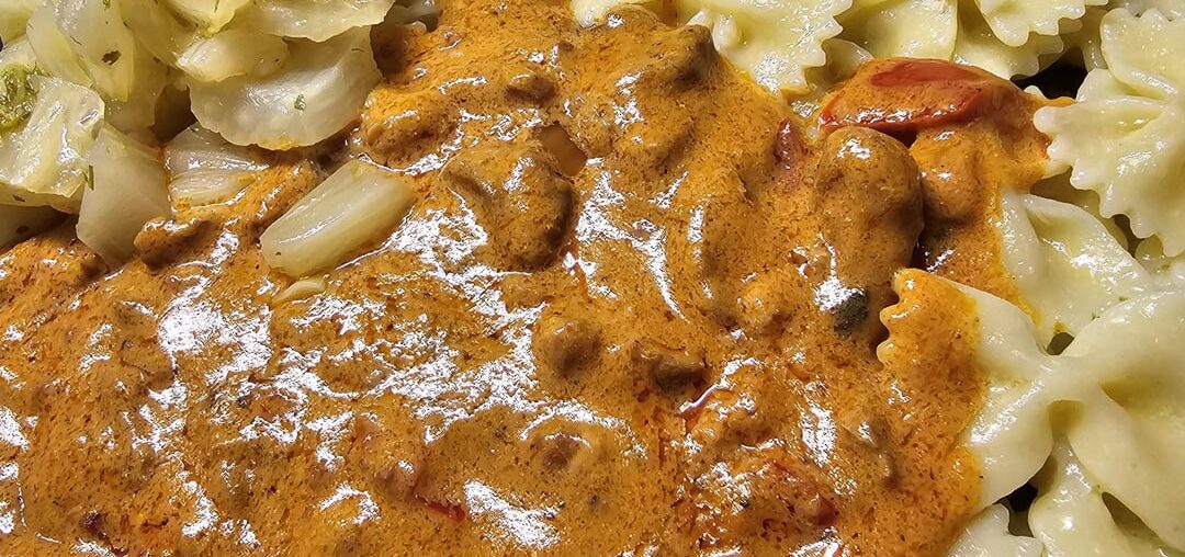 Sliced pork in a creamy sauce, with farfalle pasta and fennel steamed in lemon juice and olive oil