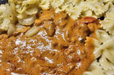 Sliced pork in a creamy sauce, with farfalle pasta and fennel steamed in lemon juice and olive oil