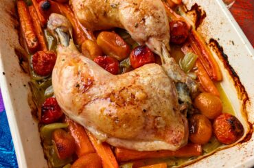 Chicken with carrots, celery, cherry tomatoes and kumquats. Seasoned with salt and rosemary.