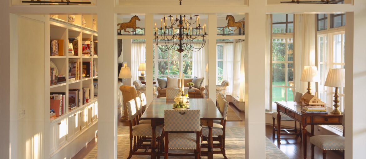 Luxurious but tasteful dining room in The Hamptons. [2048x1670]