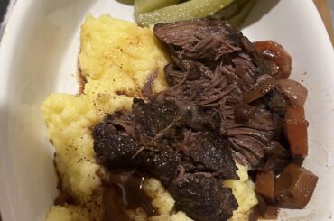 Viel cheecks wine stew, mashed potatoes and pickles