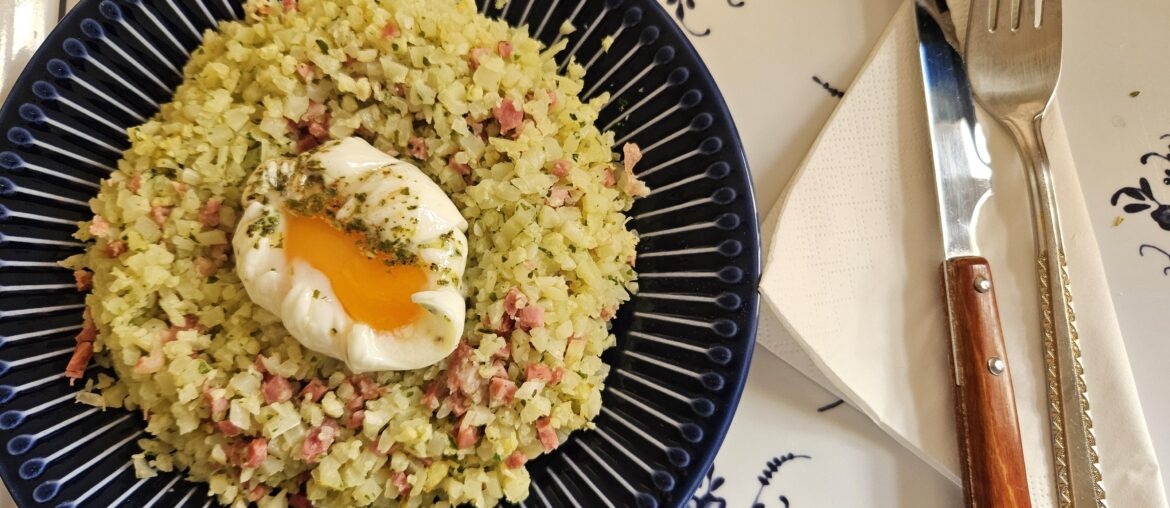 Cauliflower with serrano ham and poached egg