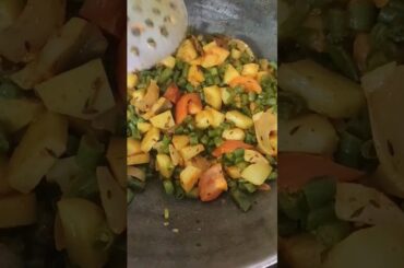 French Beans Recipe #beanskisabji #aalubeans #frenchbeans #komalkiduniya4679 #foodie #subji #mom