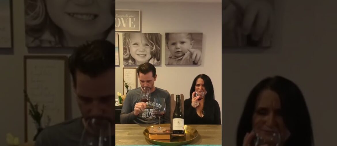 We taste the 2022 Vins Des Chaponnieres Pinot Noir. We taste the 2022 Vins Des Chaponnieres Pinot Noir.