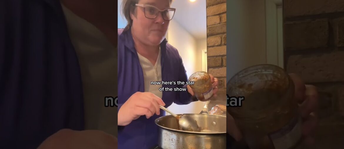 5 INGREDIENTS: French Onion-ish Chicken with Roasted Broccoli #shorts #andreabuckett