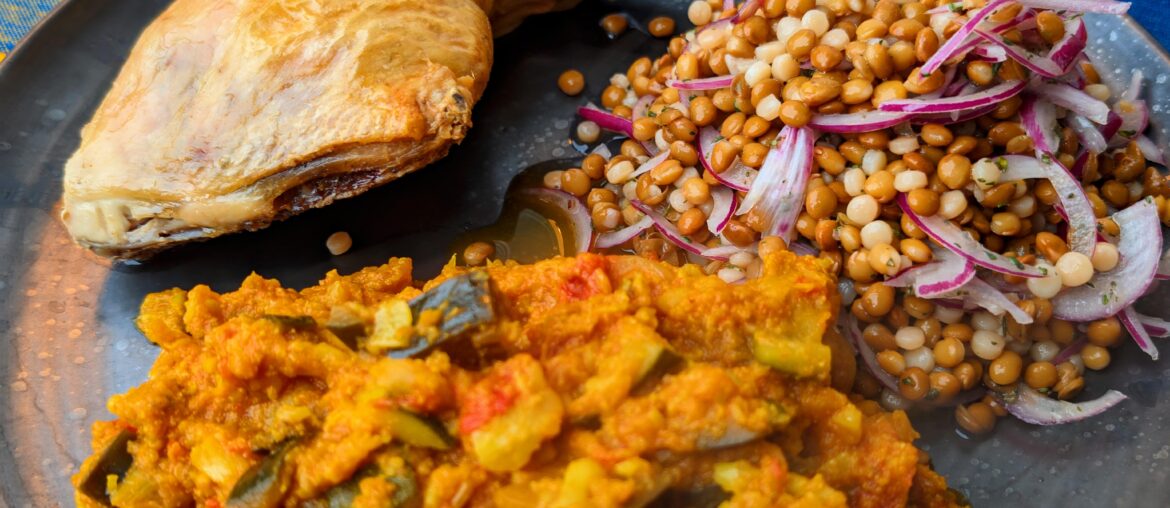 Chicken thigh with vegetables (cauliflower, zucchini, aubergine, tomato) and lentil/pearl couscous salad with onions and fresh thyme.