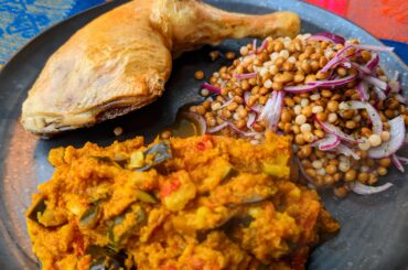 Chicken thigh with vegetables (cauliflower, zucchini, aubergine, tomato) and lentil/pearl couscous salad with onions and fresh thyme.