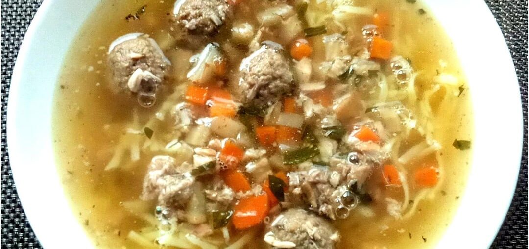 Today's lunch - slow cooker chicken broth and veal liver with green beans with bacon and rosemary baked potato. It was excellent 😋 Have a nice rest of the day everyone 🥂