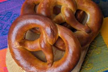 Brezeln/Pretzels (without salt on top because I prefer to eat them with salted butter and I also don't like to bite on those big salt grains 🙈)