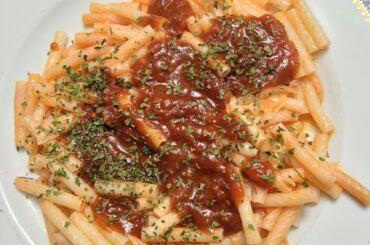 Pasta with tomato-black garlic sauce