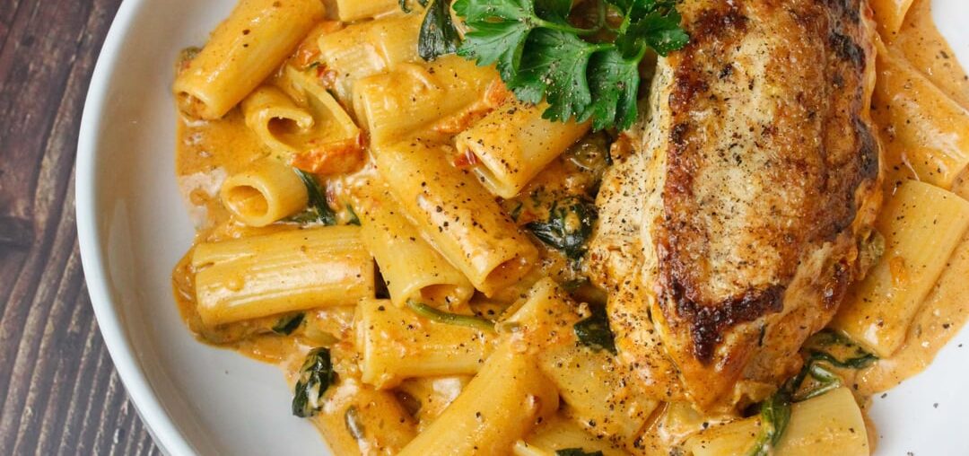 Chicken breast in a spicy & creamy sauce over rigatoni (Process pictures included, feel free to ask questions)