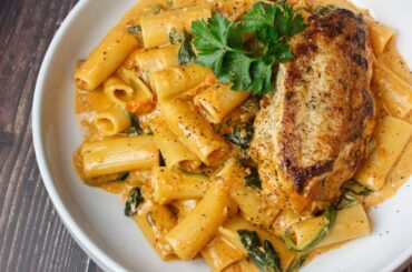 Chicken breast in a spicy & creamy sauce over rigatoni (Process pictures included, feel free to ask questions)