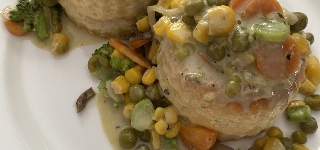 some food i’ve had recently: pastetli with mushrooms & various veggies and knöpfli with salad :)