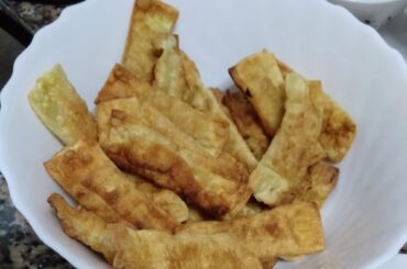 Peruvian tequeños with guacamole